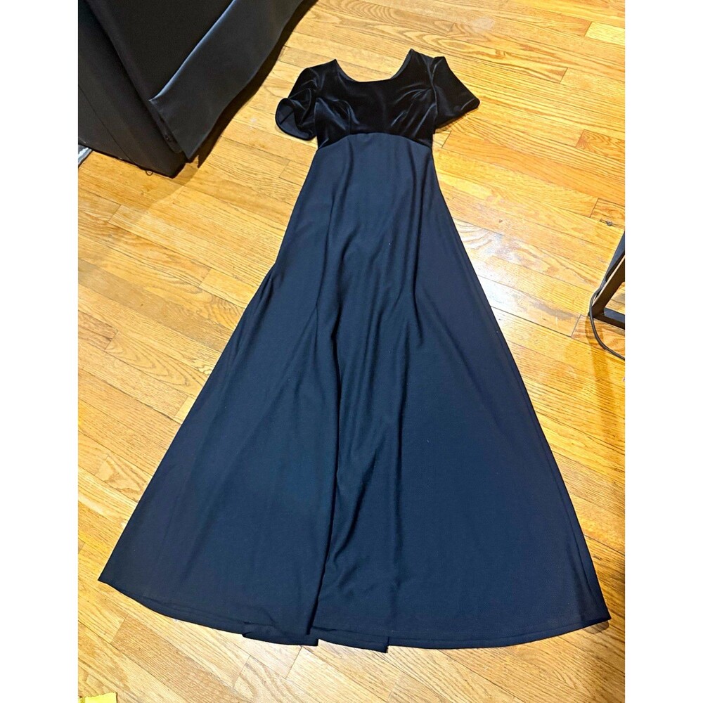 Southeastern Performance Apparel Women’s Black Velvet Maxi Dress Scoop Neck 00